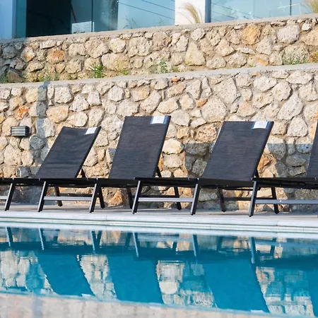 Apartment Pillow Nikiana